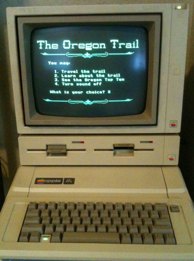 Apple II 2 The Oregon Trail monitor black screen play 1980s